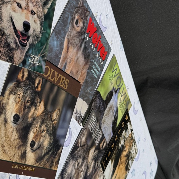 2000 & 2001 Wolves Themed Calendars & National Geographic Magazine - Picture 2 of 14